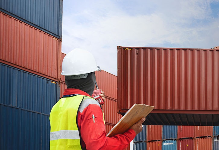 فورمان التحكم في تحميل الحاويات مربع من سفينة شحن البضائع